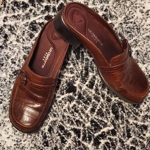 Liz claiborn flex Jenna super cute flex slip- on's w/ little buckle sz 8